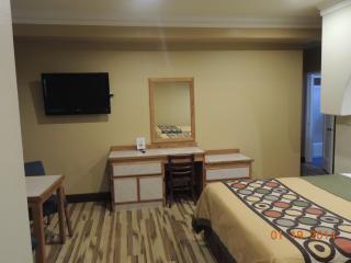 Reedley Inn - 1