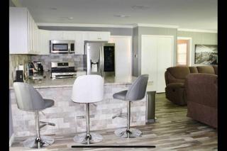 CYC Lounge with Guest House - 0