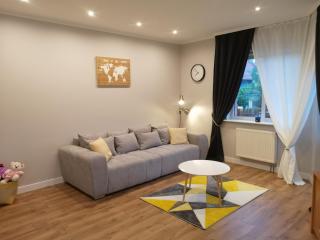 Green Yew Apartment - 0