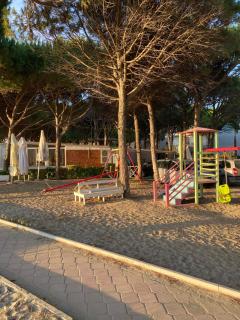 Eta’s Beach Apartment - Golem - 8