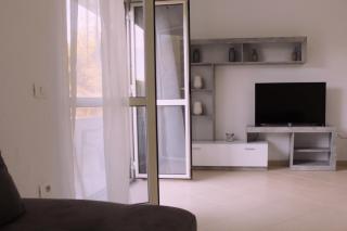 Eta’s Beach Apartment - Golem - 4