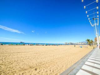 2ª LINEA Levante-4 pers -con Piscina, aire acond Garaje 10eur dia - Benidorm - 2