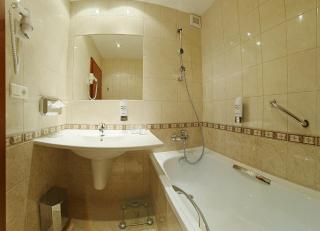 Kúpele Brusno - Kúpeľný hotel Poľana - Brusno - 2