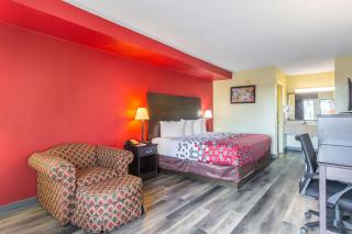 Econo Lodge & Suites Clarksville - 5