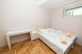 Family Apartments Rafailovici - free parking - Budva - 7