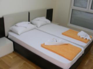 Family Apartments Rafailovici - free parking - Budva - 6