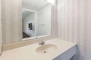 Knights Inn Mackinaw City - 8