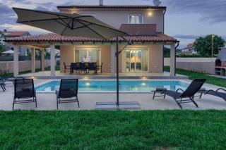 Charming villa Enjoy with private pool in Pula - Pula - 6