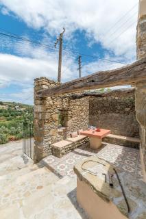 Pera Chorio - Daphne - Artist stone house with countryside views - Áyios Yeóryios - 6