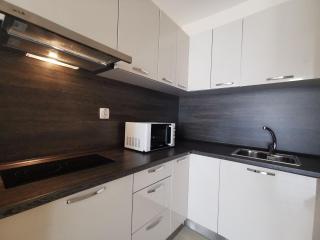 КЪМПИНГ ГРАДИНА - ТРИСТАЕН АПАРТАМЕНТ с ДВЕ СПАЛНИ в К-С ЧЕРНОМОРСКА ЗВЕЗДА - 7