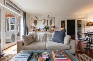 JOIVY Lovely 2-bed flat with patio in Battersea - 0