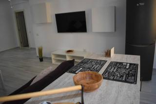Apartment By The Lake with a View - Mamaia - 4