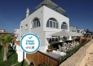 Golden Beach Guest House & Rooftop Bar - Faro - 0