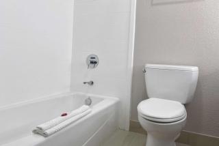 Days Inn & Suites by Wyndham Peachtree Corners Norcross - Norcross - 1