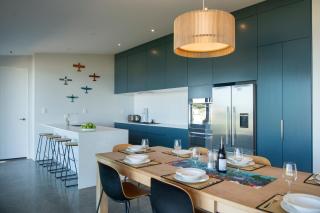 Lightning Ridge Views - Waimarama Holiday Home - 7