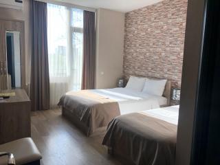 Continental Hotel - Kutaisi - 0
