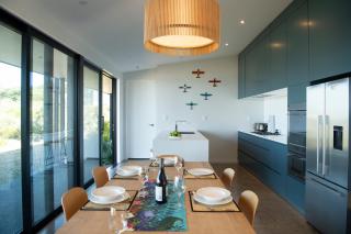 Lightning Ridge Views - Waimarama Holiday Home - 8