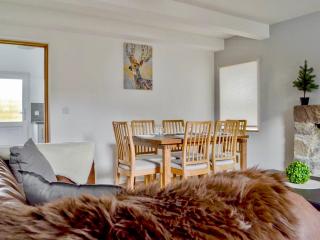 The Coolins cottage with wood burner - 9