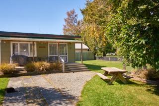 Accommodation Fiordland The Bach - One Bedroom Cottage at 226B Milford Road - Te Anau - 8