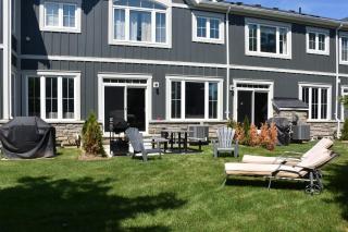 New Blue Mountain Village Snowbridge Executive Townhome Sleeps 10 with Outdoor Pool and Shuttle - Nottawa - 6