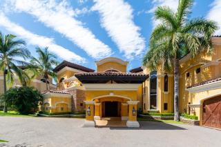 Mediterranean-style Flamingo mansion offers the ultimate in beachfront luxury - Playa Flamingo - 3