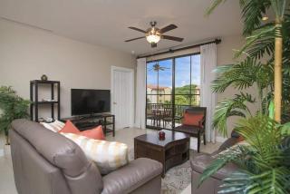 Impressively designed and decorated 3rd-floor space overlooking pool in Coco - Coco - 9