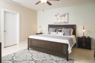 Impressively designed and decorated 3rd-floor space overlooking pool in Coco - Coco - 4