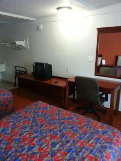 Rodeway Inn Auburn Hills - Detroit - 7