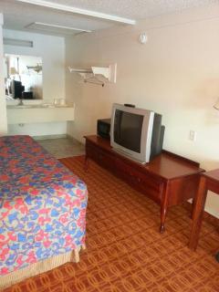 Rodeway Inn Auburn Hills - Detroit - 4