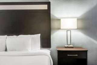 La Quinta Inn & Suites Casino and Bar by Wyndham Glendive - Glendive - 1