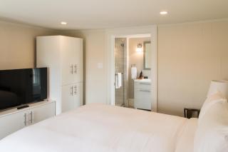 Russelltown Inn - 1