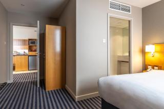 Ramada Hotel & Suites by Wyndham Coventry - Coventry - 2