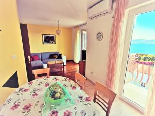 Holiday apartment with a balcony and sea view, just 300 metres from the beach - Bol - 0