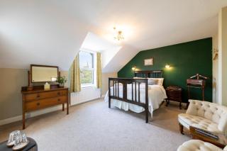 Wynnstay House - 8