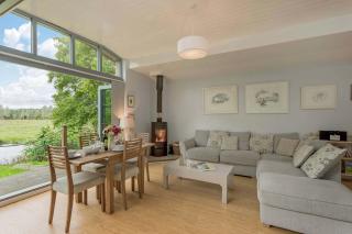Secluded, New Forest Riverside Lodge - 8