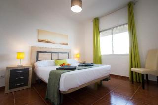 Holidays2Torremolinos Apartamento de 3 dormitorios con terraza y piscina comunitaria - 5