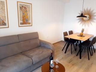 Apartments Tonkita with jacuzzi - 3