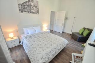 Bright, Romantic & Super Stylish Old Town Flat with Seaview & Shared Terrace - 3