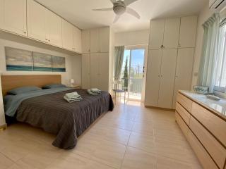 VILLA ALICIA with priv pool, beautiful garden and shady veranda- 5 min to the beach - Peyia - 4