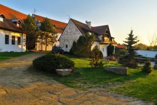tvrz Holešice-Orlická přehrada, Penzion - 2