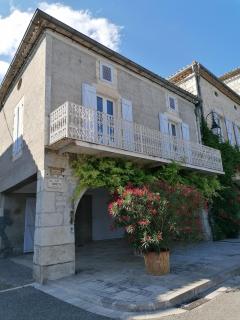 CAHORS SUD : Maison quercynoise avec vue sur place du village - Castelnau-Montratier - 0