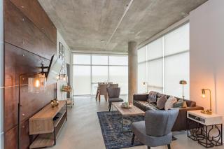 Gaze at Sprawling Green Vistas Through Walls of Windows - Nashville - 6