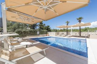 Family-friendly apartments with swimming pool Novalja, Pag - 14275 - 1
