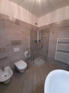 BMP APARTMENT DELUXE 2 JACUZZI RISCALDATA PRIVATA vista Lago di Garda - Brenzone sul Garda - 8