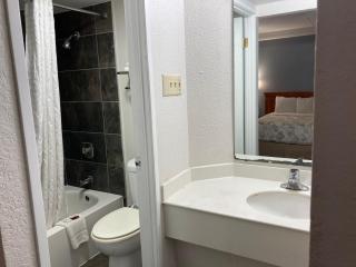 Budget Host Inn- Medical Center - Little Rock - 8