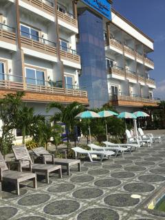 EM Royalle Hotel & Beach Resort - San Juan - 0