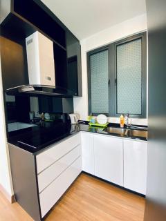 HIGH floor Corner Unit - Landmark Residence 1, Free Wi-Fi, Free Parking, Nice View - 6