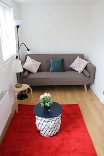 Cosy & Spacious 5 bedroom Luxurious Home - 9