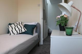 Cosy & Spacious 5 bedroom Luxurious Home - 2