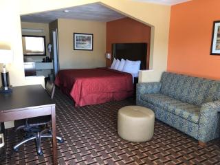 La Grange Executive Inn and Suites - 1